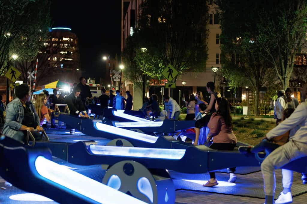 e/motion - A wavy interactive see-saw - Powered by Creos